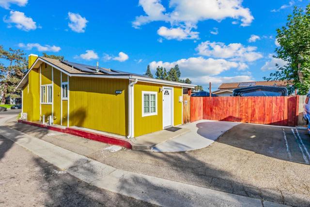 1215 N Broadway, Escondido CA: https://media.crmls.org/mediaz/796fd50c-c987-4cca-8979-55a588725d46.jpg