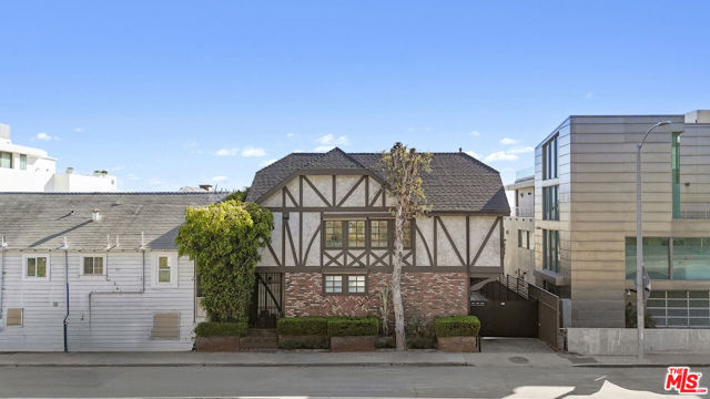 1362 Palisades Beach Road, Santa Monica CA: https://media.crmls.org/mediaz/79703176-e2b0-48e4-a7df-9ad97bae2d1e.jpg
