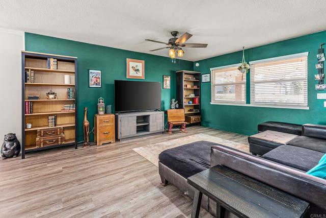 Detail Gallery Image 4 of 24 For 1554 W Country Club Ln, Escondido,  CA 92026 - 3 Beds | 2 Baths