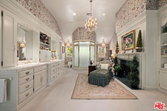 4535 Vanalden Avenue, Tarzana CA: https://media.crmls.org/mediaz/797104db-ad6b-4e70-8d53-f00d0d4eed71.jpg