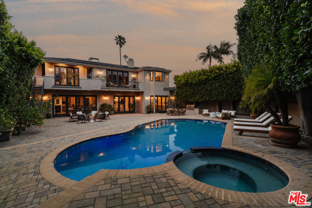 1202 San Vicente Boulevard, Santa Monica CA: https://media.crmls.org/mediaz/797111db-df4d-421b-9573-d1edc75facb9.jpg