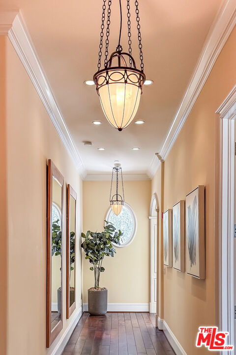 1154 Summit Drive, Beverly Hills CA: https://media.crmls.org/mediaz/79712683-489f-4e67-975f-8674cd00fd47.jpg