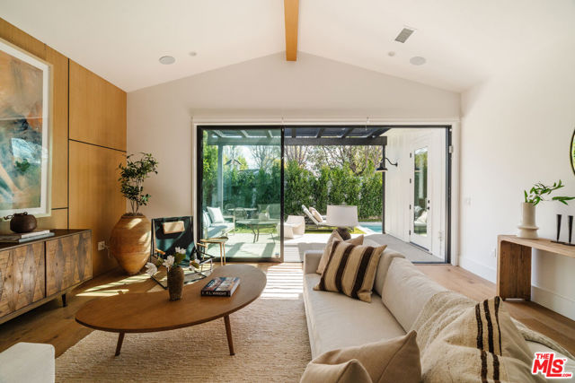 5328 Allott Avenue, Sherman Oaks CA: https://media.crmls.org/mediaz/7971699e-3584-41d6-a3a0-c620043e9036.jpg