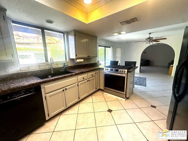 68200 Durango Road, Cathedral City CA: https://media.crmls.org/mediaz/79722e17-38d3-46b3-bad6-c92c58851e31.jpg