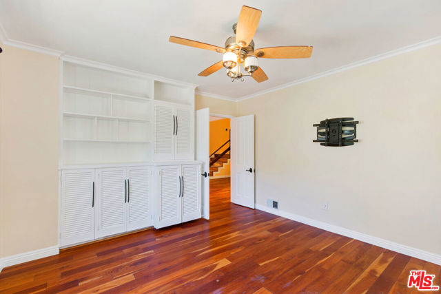 4236 Ensenada Drive, Woodland Hills CA: https://media.crmls.org/mediaz/7972b1d5-cfae-43de-a066-b005b5761d78.jpg