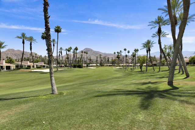 44970 Desert Horizons Drive, Indian Wells CA: https://media.crmls.org/mediaz/79732392-0978-4290-8658-91e173d1672d.jpg
