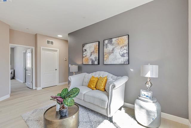 113 Silver Bell Way, Oakley CA: https://media.crmls.org/mediaz/79739a44-3aa9-450c-89e7-74b091b4a0fa.jpg