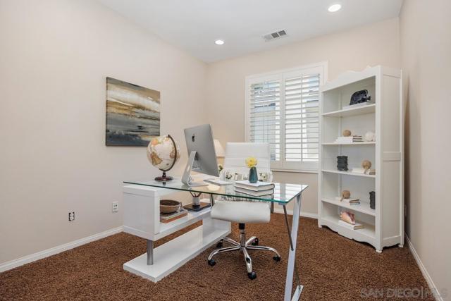 17253 4S Ranch Parkway, San Diego CA: https://media.crmls.org/mediaz/79740179-c579-4df7-95e9-c258bf48cd33.jpg