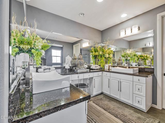 27636 Camellia Drive, Saugus CA: https://media.crmls.org/mediaz/79743a57-ad79-4165-8bd0-e3b173afc019.jpg