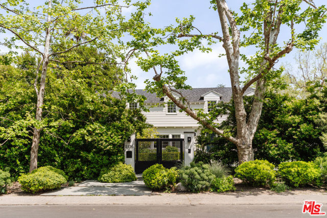 4106 Longridge Avenue photo 1