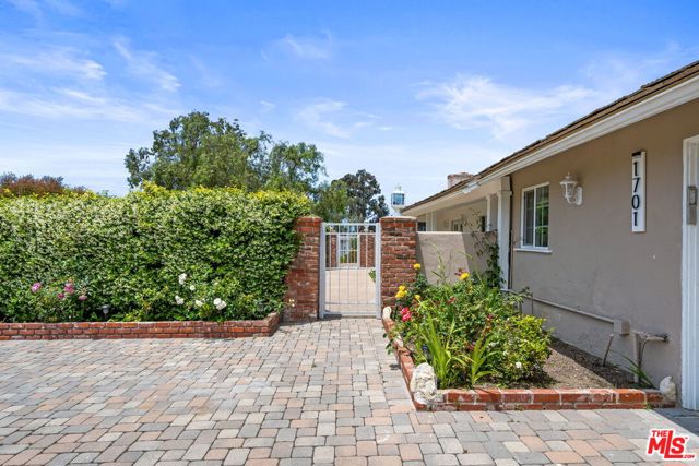 1701 Espinosa Circle, Palos Verdes Estates, California 90274, 3 Bedrooms Bedrooms, ,2 BathroomsBathrooms,Residential,Sold,Espinosa,23273427