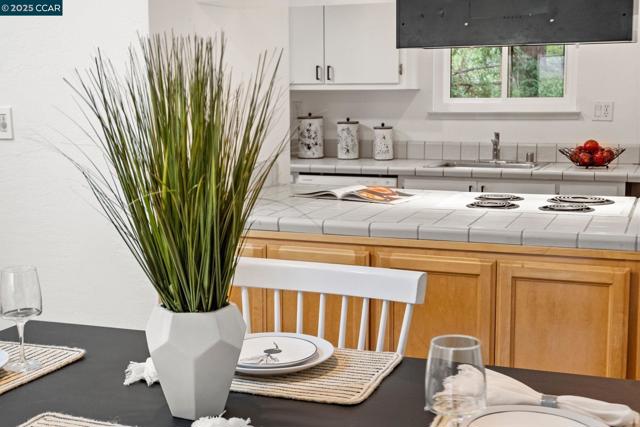 879 Camelback Pl, Pleasant Hill CA: https://media.crmls.org/mediaz/797759e0-54f8-46bd-81f0-b30f2168cd67.jpg