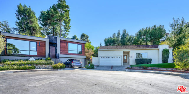 2925 Dona Susana Drive, Studio City CA: https://media.crmls.org/mediaz/797796ba-4f86-462f-ad93-6688fdc5a987.jpg
