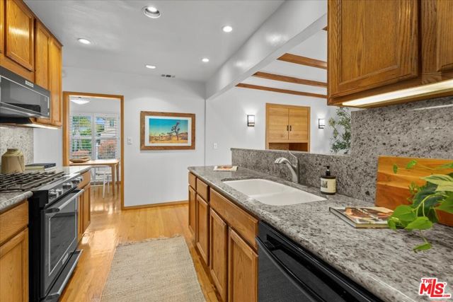 1620 18th Street, Manhattan Beach CA: https://media.crmls.org/mediaz/79785a90-ffe6-4be8-ab0c-46ed6a7d1ecc.jpg