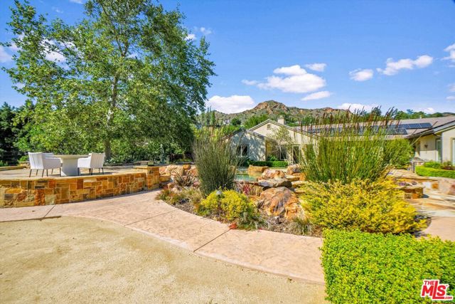29734 Mulholland Highway, Agoura Hills CA: https://media.crmls.org/mediaz/79786e1b-221d-4ae6-8ec2-5ab3868c336a.jpg