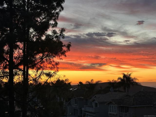 2352 Rock Crest Gln, Escondido CA: https://media.crmls.org/mediaz/7978afcc-65d2-4d7a-850a-1066cb54a552.jpg