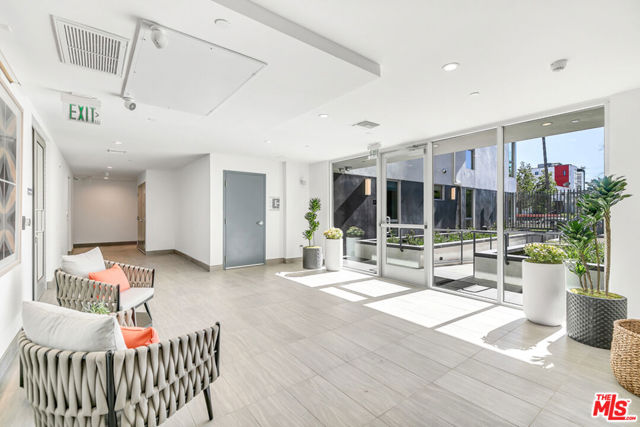 5801 Camerford Avenue, Los Angeles CA: https://media.crmls.org/mediaz/7978e027-7c7c-481c-a226-2679ead390ee.jpg