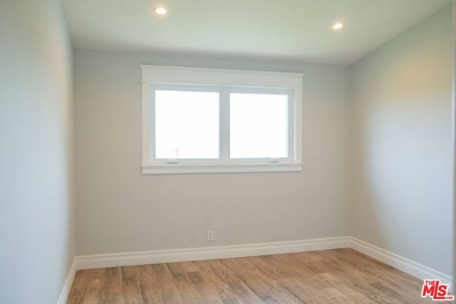 22224 Cass Avenue, Woodland Hills CA: https://media.crmls.org/mediaz/7979082c-57da-414a-b164-deb098049407.jpg