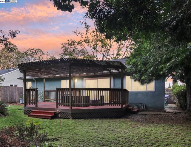 16045 Via Cordoba, San Lorenzo CA: https://media.crmls.org/mediaz/79793edb-0e63-4066-9f43-9194d07f98b6.jpg