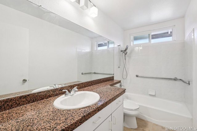 7270 Rondel CT, San Diego CA: https://media.crmls.org/mediaz/7979f49b-14ad-4bd2-a674-92d58f981b2c.jpg