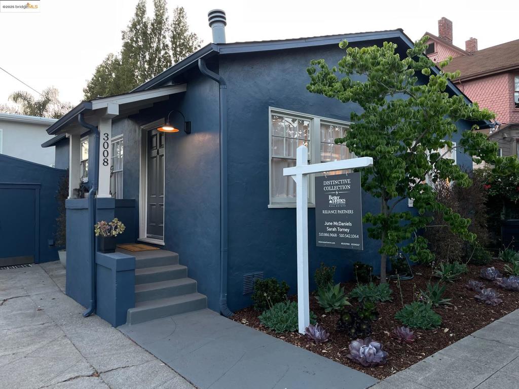 3008 Deakin Street