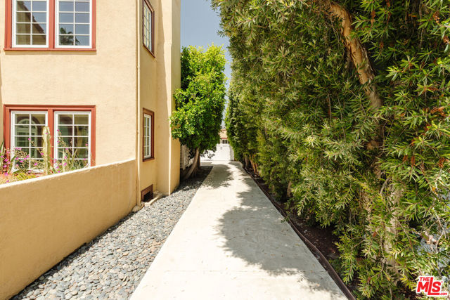 831 S Stanley Avenue, Los Angeles CA: https://media.crmls.org/mediaz/797aad93-daf5-4274-9da4-a8ab9afa3e9a.jpg