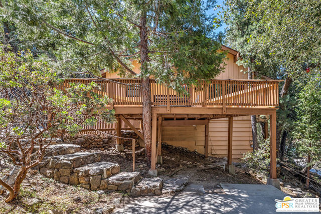 26540 Crestview Drive, Idyllwild CA: https://media.crmls.org/mediaz/797b0e38-d931-4eca-a99b-063457c624a9.jpg