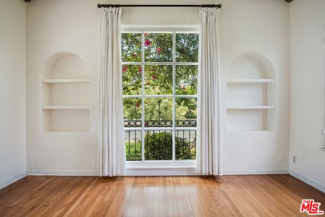 10514 Rochester Avenue, Los Angeles CA: https://media.crmls.org/mediaz/797b2367-299d-4bf5-9718-52afcc637e7d.jpg