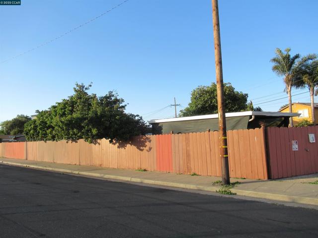 615 15Th St, Richmond CA: https://media.crmls.org/mediaz/797b8e09-ef61-413e-92cd-c70c67f41170.jpg