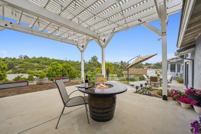 3048 Jason Road, Fallbrook CA: https://media.crmls.org/mediaz/797bbeb7-d50d-4766-91cd-5a6a99271932.jpg