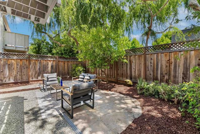 163 Gladys Ave, Mountain View CA: https://media.crmls.org/mediaz/797bc827-a9f5-4a82-8442-ea3f3184f3e2.jpg