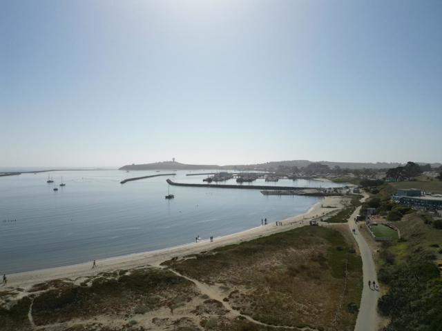 4100 Cabrillo Highway, Half Moon Bay CA: https://media.crmls.org/mediaz/797c1184-b114-4124-a455-1117b38893b6.jpg