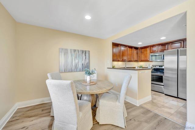 3985 Nobel Dr, San Diego CA: https://media.crmls.org/mediaz/797c4847-7f6e-4f54-83a3-965e810d58a7.jpg