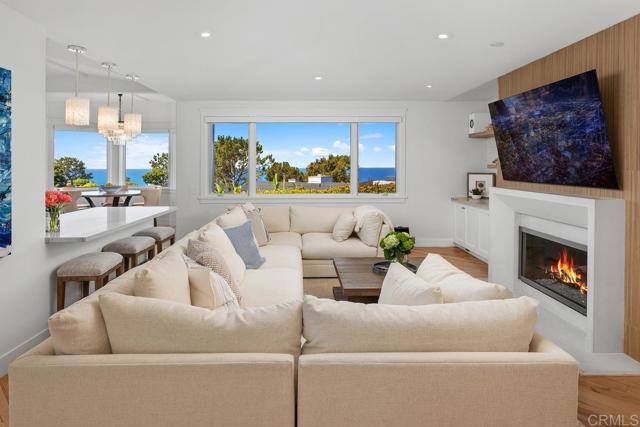 Detail Gallery Image 5 of 30 For 555 Amphitheatre, Del Mar,  CA 92014 - 4 Beds | 3/1 Baths