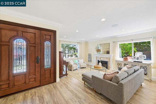 9461 Thunderbird Pl, San Ramon CA: https://media.crmls.org/mediaz/797cc009-38b0-44cb-ad5d-75d4c5d6403b.jpg
