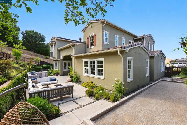 22 W Hill Way, Orinda CA: https://media.crmls.org/mediaz/797cdb29-402d-4f12-b404-ead85088f832.jpg