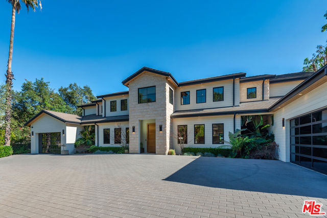 16144 HIGH VALLEY Place, Encino CA: https://media.crmls.org/mediaz/797d5027-b476-433b-863c-1fc4621e7d17.jpg