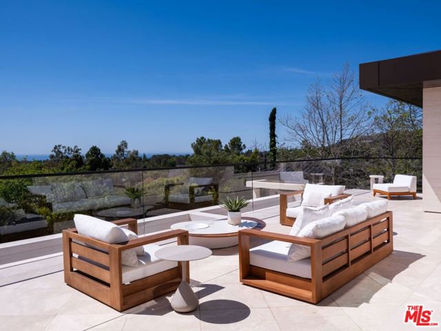 721 N Bonhill Road, Los Angeles CA: https://media.crmls.org/mediaz/797e0ae2-0be2-4d8c-90bc-dd8e53328589.jpg