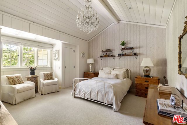 1900 Old Ranch Road, Los Angeles CA: https://media.crmls.org/mediaz/797e3860-f85f-4d82-a63f-a8c830d10469.jpg