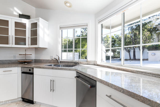 Detail Gallery Image 16 of 36 For 363 Patrician Way, Pasadena,  CA 91105 - 3 Beds | 3/1 Baths