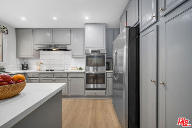 1520 Camden Avenue, Los Angeles CA: https://media.crmls.org/mediaz/797fcfe7-efc7-49a1-a3bd-0a1839ba74a8.jpg