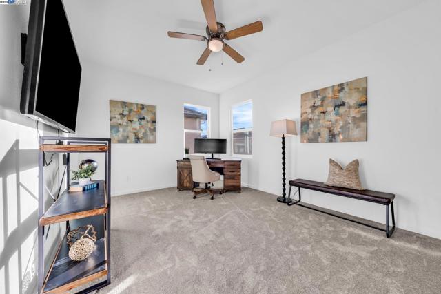 2305 Augusta Ave, Tracy CA: https://media.crmls.org/mediaz/797ff155-db4c-432c-b6fe-02fc79827ea3.jpg