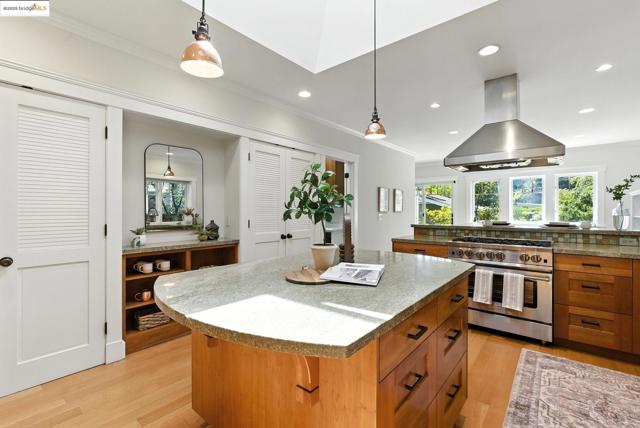 1020 Channing Ave, Palo Alto CA: https://media.crmls.org/mediaz/79806258-b8d7-4a95-84a5-fff868684606.jpg