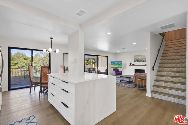 531 Benson Way photo 4