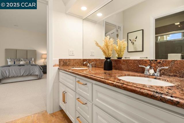 6585 Swainland Rd, Oakland CA: https://media.crmls.org/mediaz/7980afbb-1cc7-4854-93c2-172bf2b361ce.jpg