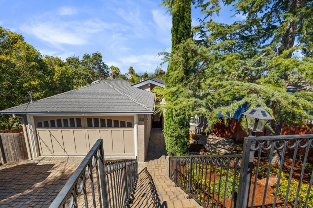 875 Sunset Drive