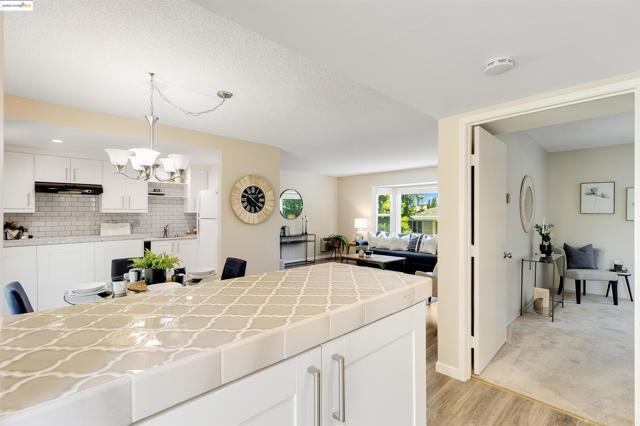 1405 Ptarmigan Dr, Walnut Creek CA: https://media.crmls.org/mediaz/79815db5-15e9-4382-aedb-246ed0906da6.jpg