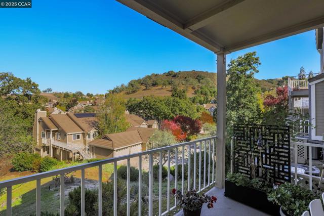 4701 Terra Granada Dr, Walnut Creek CA: https://media.crmls.org/mediaz/798188e6-c612-4ea5-80f0-2101e8fa2182.jpg