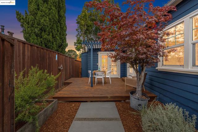 4006 Lincoln Ave, Oakland CA: https://media.crmls.org/mediaz/79821f80-e1c1-49ed-a3f5-108da4545477.jpg