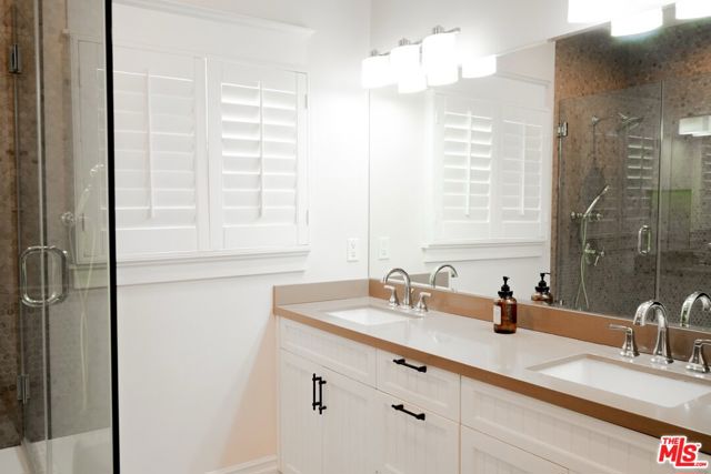 22224 Cass Avenue, Woodland Hills CA: https://media.crmls.org/mediaz/798288df-0d98-410c-9cba-a26feae2069d.jpg